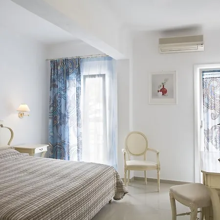 Hotel Kamari 3*
