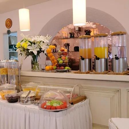 Kamari Hotel 3*